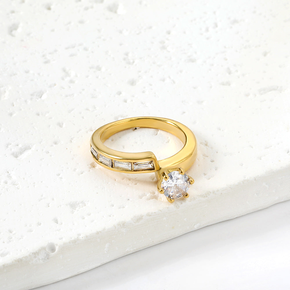 Mini-ring met klauwgesp en zirkonia