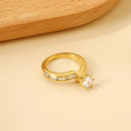 Mini-ring met klauwgesp en zirkonia