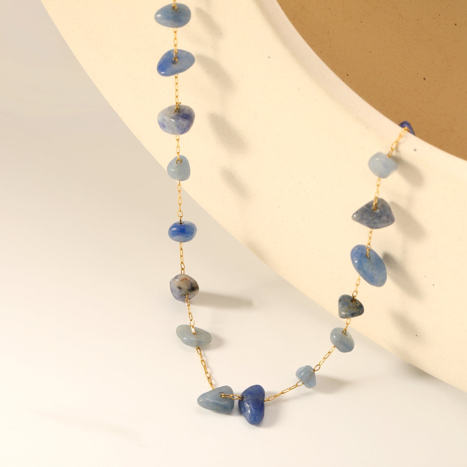 Gouden edelsteen kruisketting