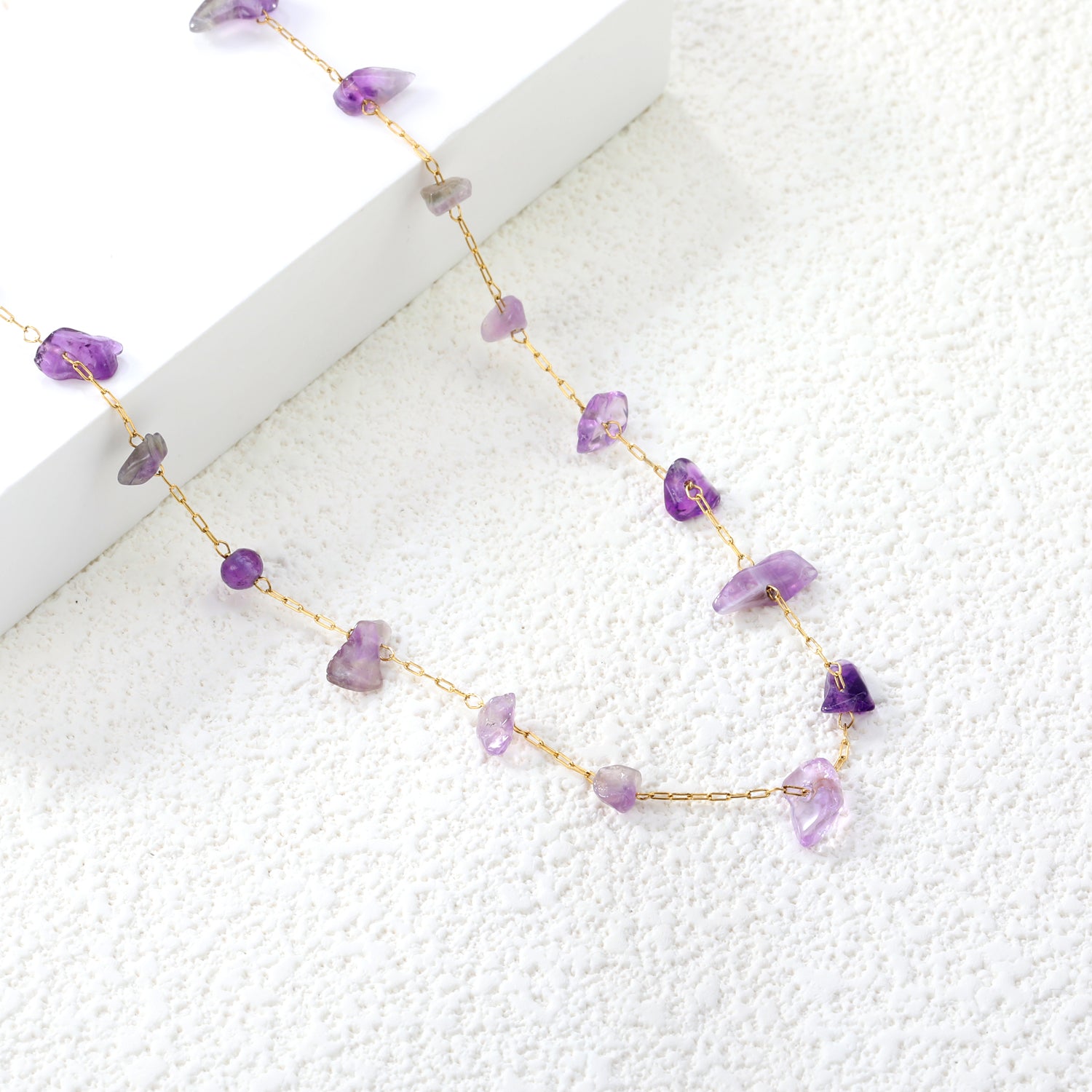 Gouden edelsteen kruisketting