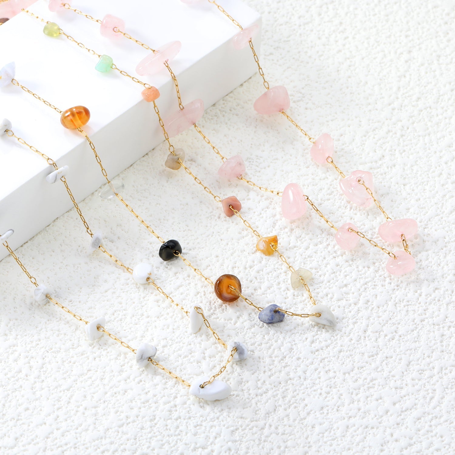 Gouden edelsteen kruisketting