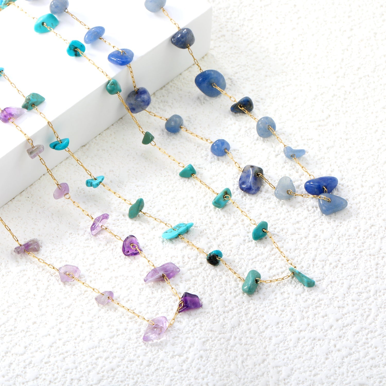 Gouden edelsteen kruisketting