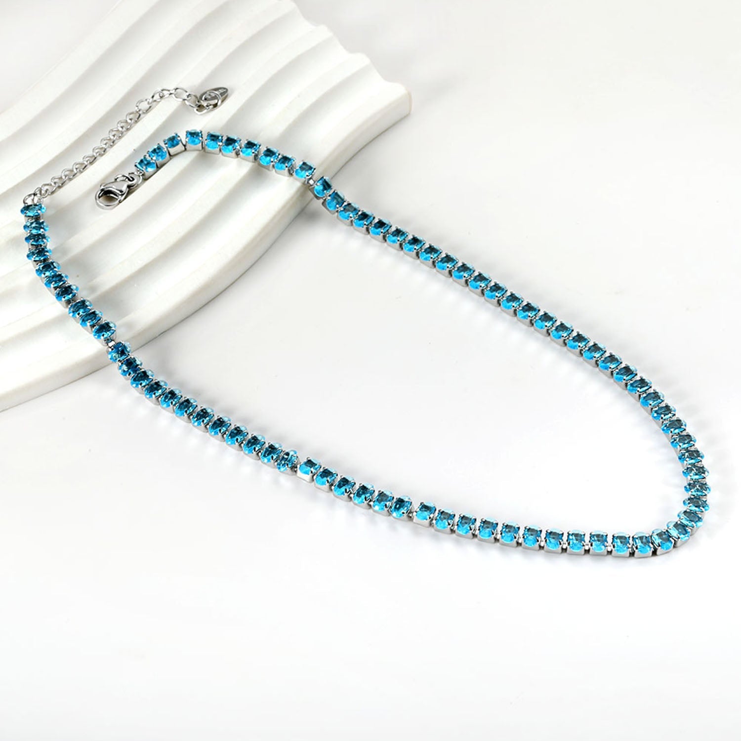 Ovale veelkleurige diamanten sluiting ketting