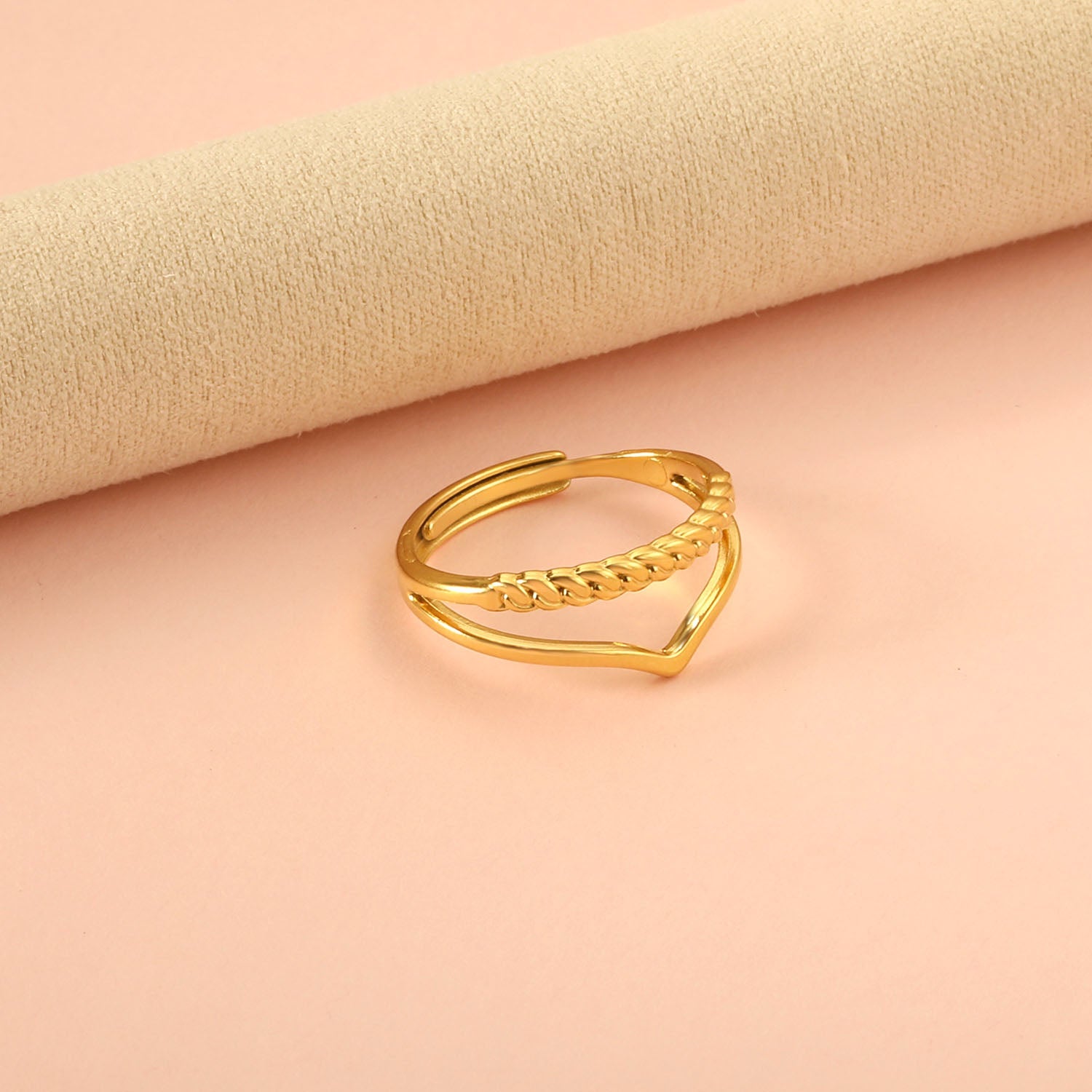 V-vormige geometrische verstelbare ring