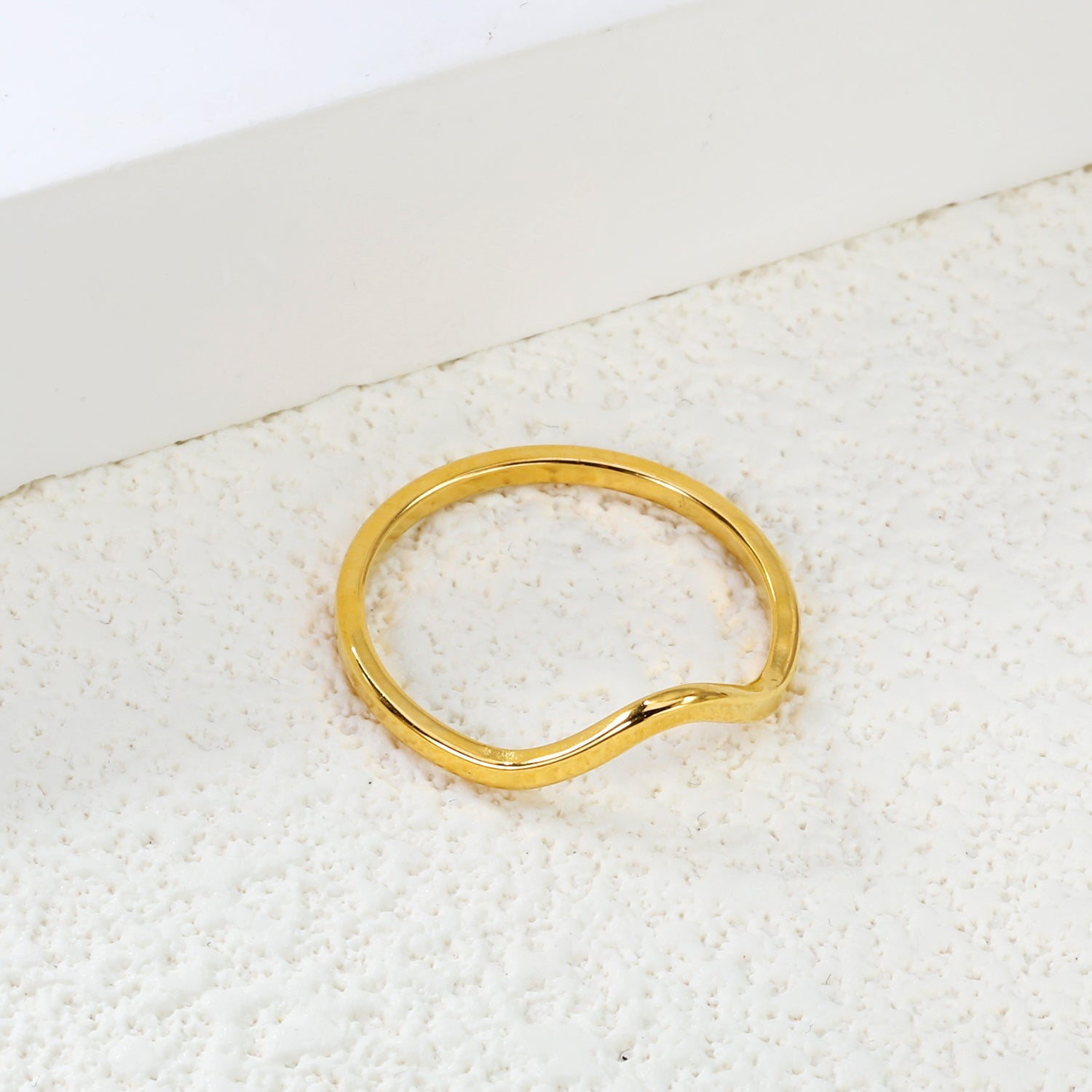 Gebogen, puntige ring van roestvrij staal