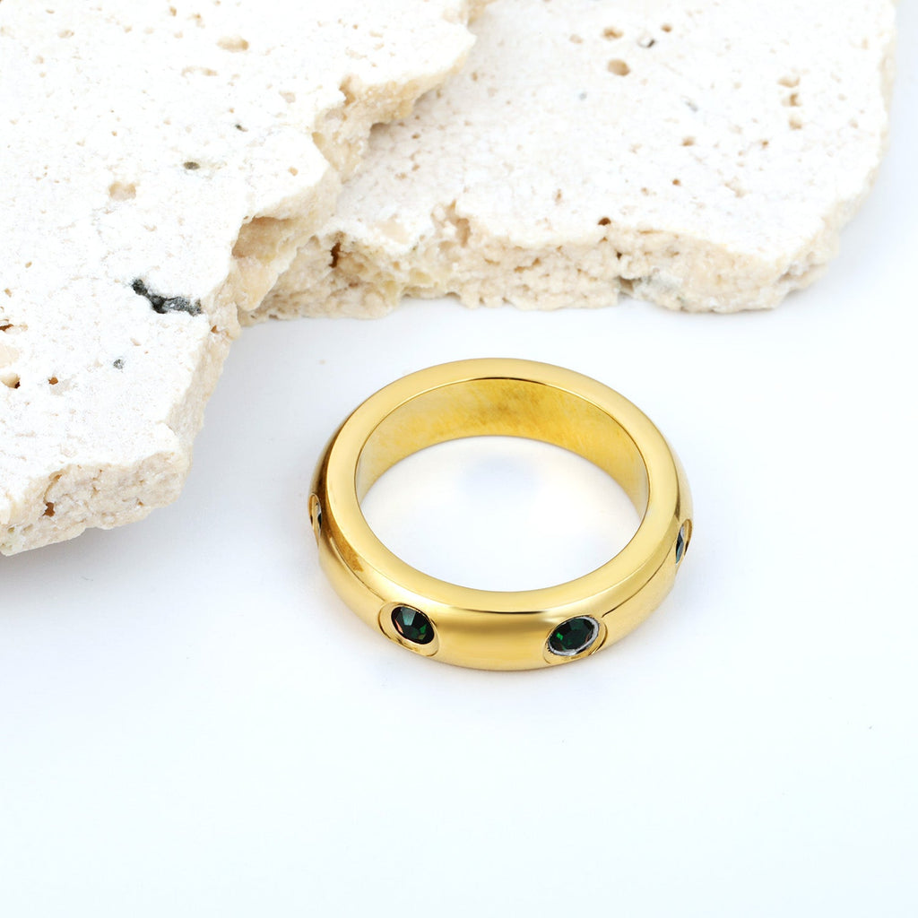 Solitaire ring met groene diamanten