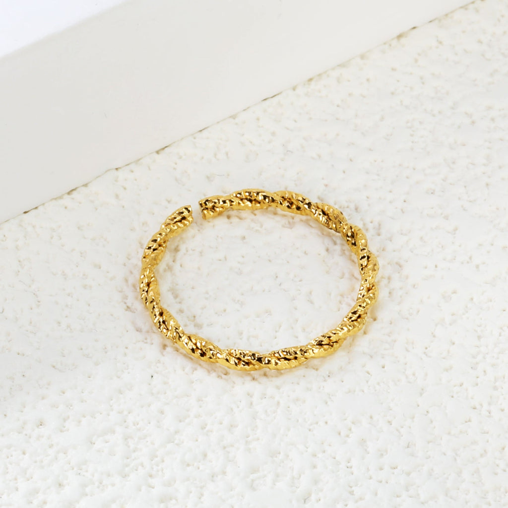 Draaiende gedraaide open ring