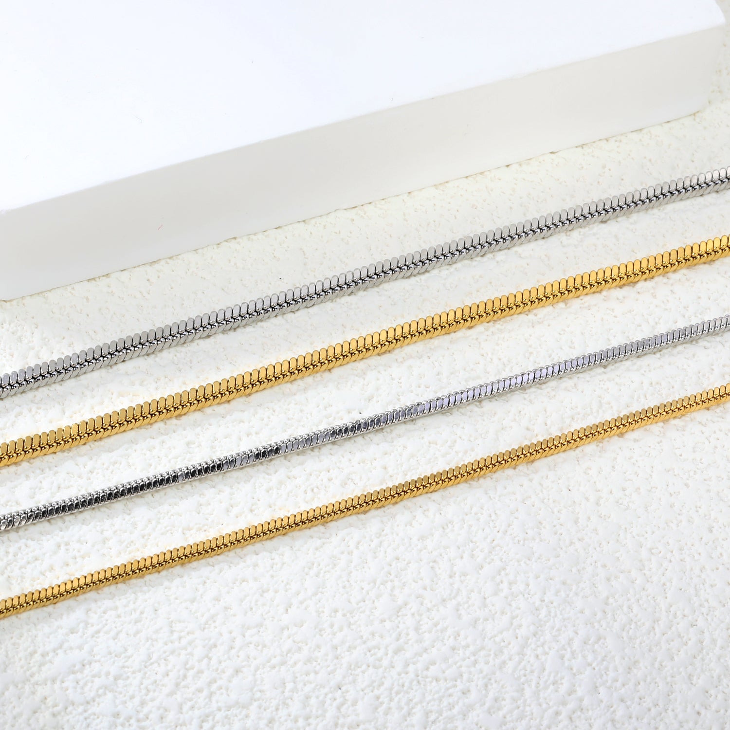 Bracelet chaîne en os de serpent carré