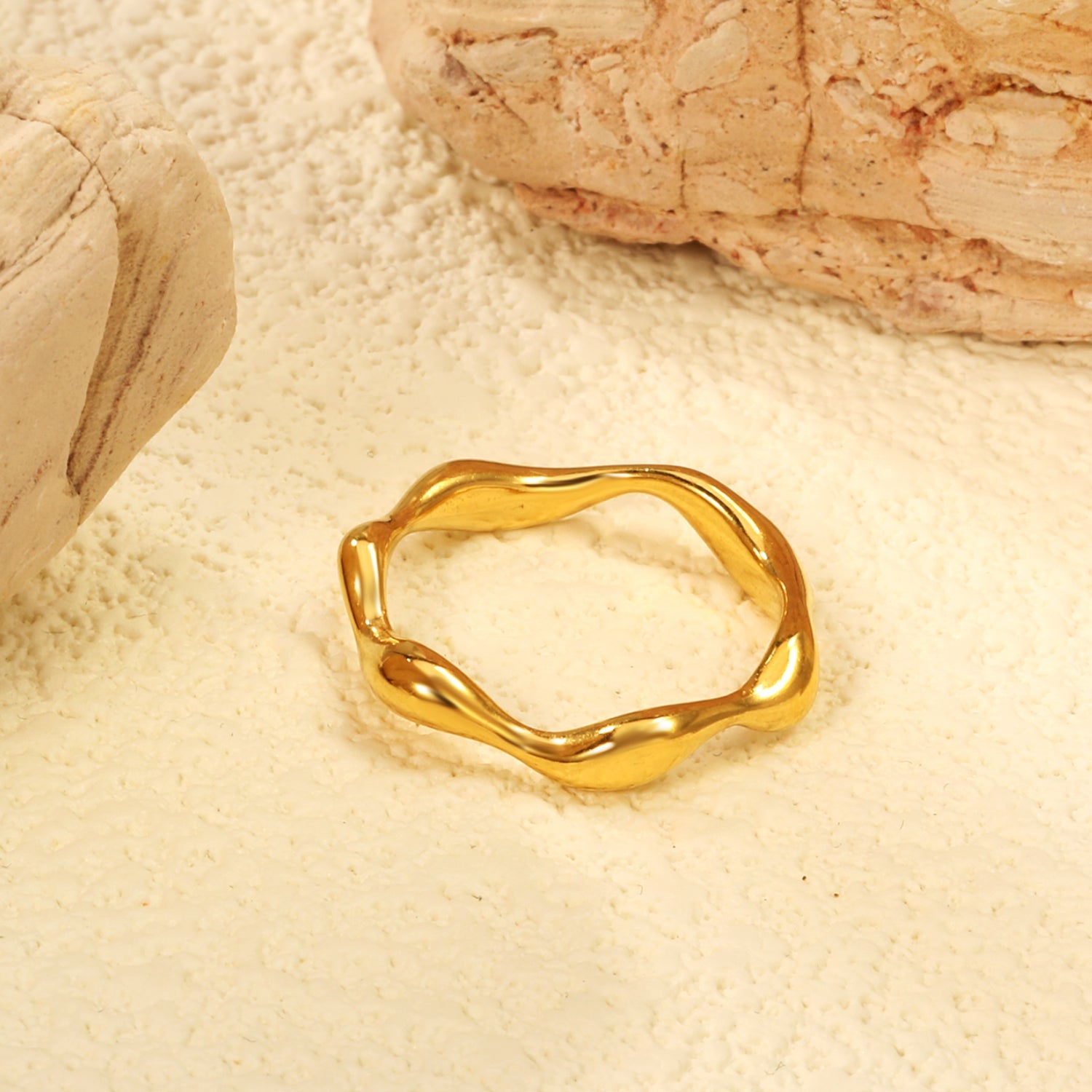 Onregelmatige glanzende golfring