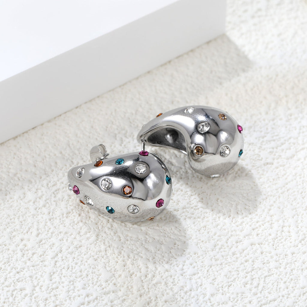 Druppelvormige holle oorbellen met witte diamanten