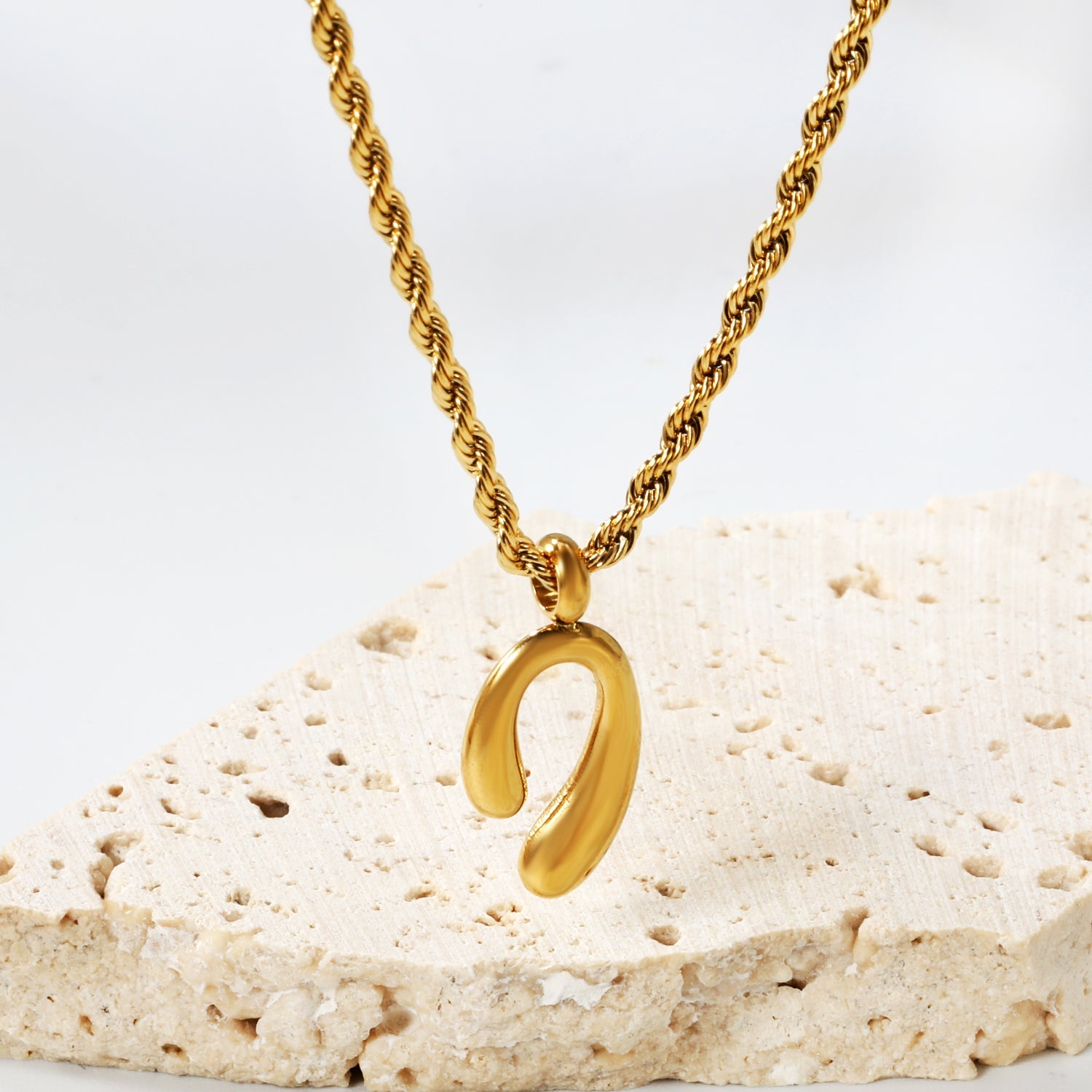 Lange en korte N-vormige hangerketting