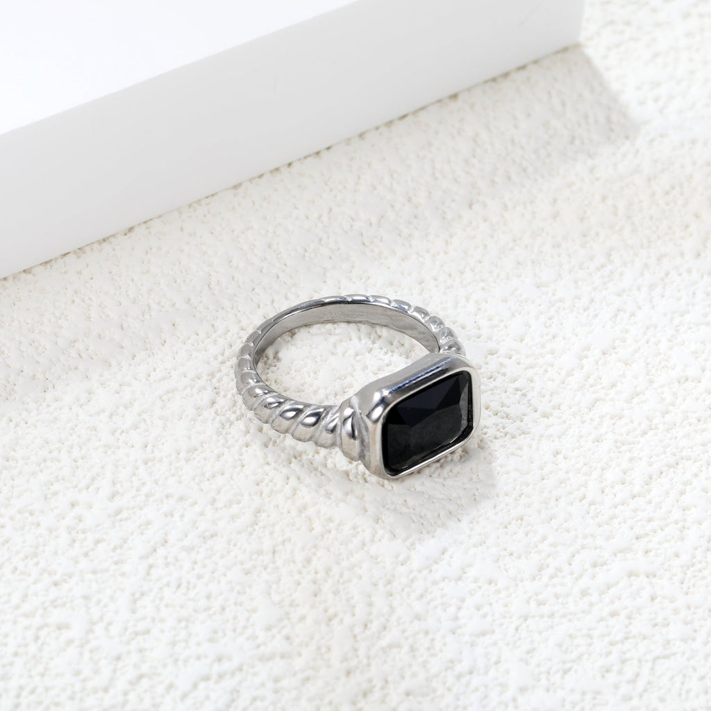 Oversized zwarte diamant ring met schroefdraad