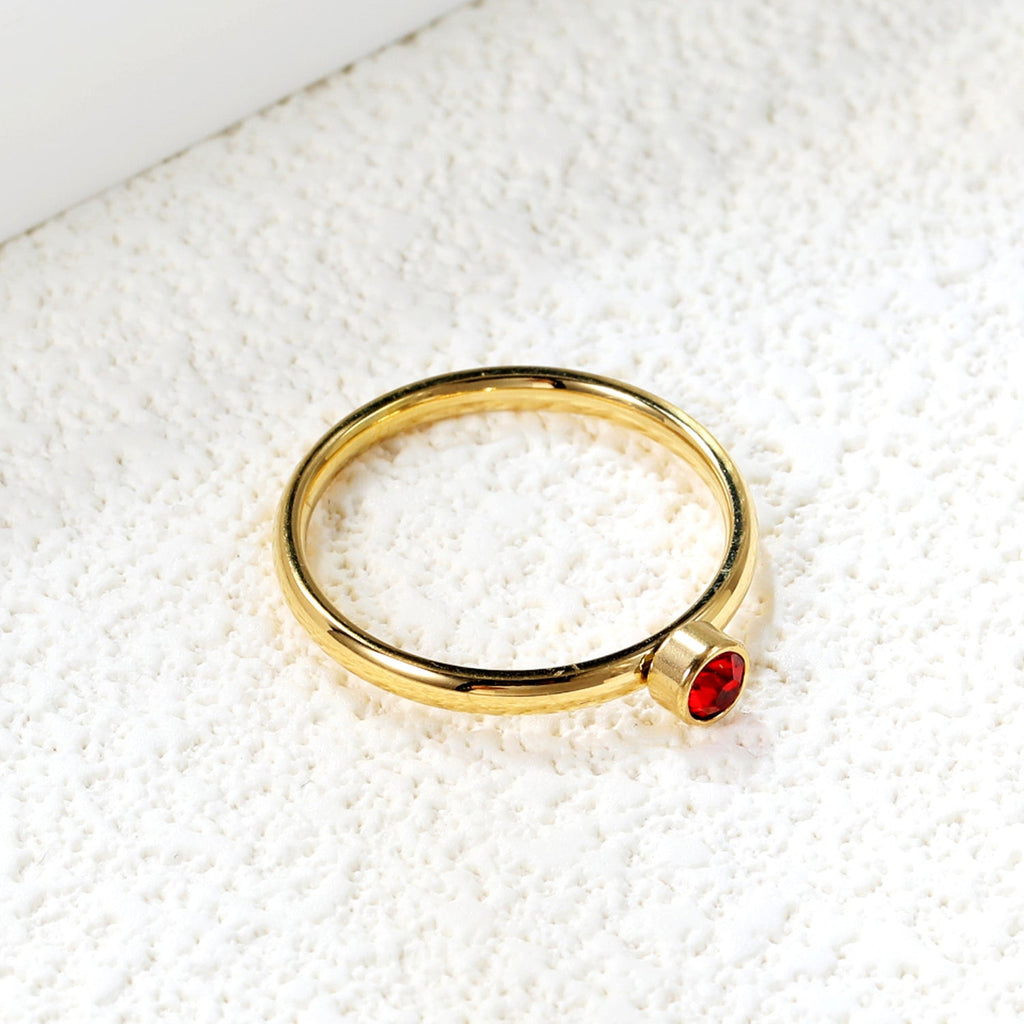 Minimalistische bandring met rode diamanten