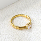 Minimalistische bandring met witte ronde diamanten