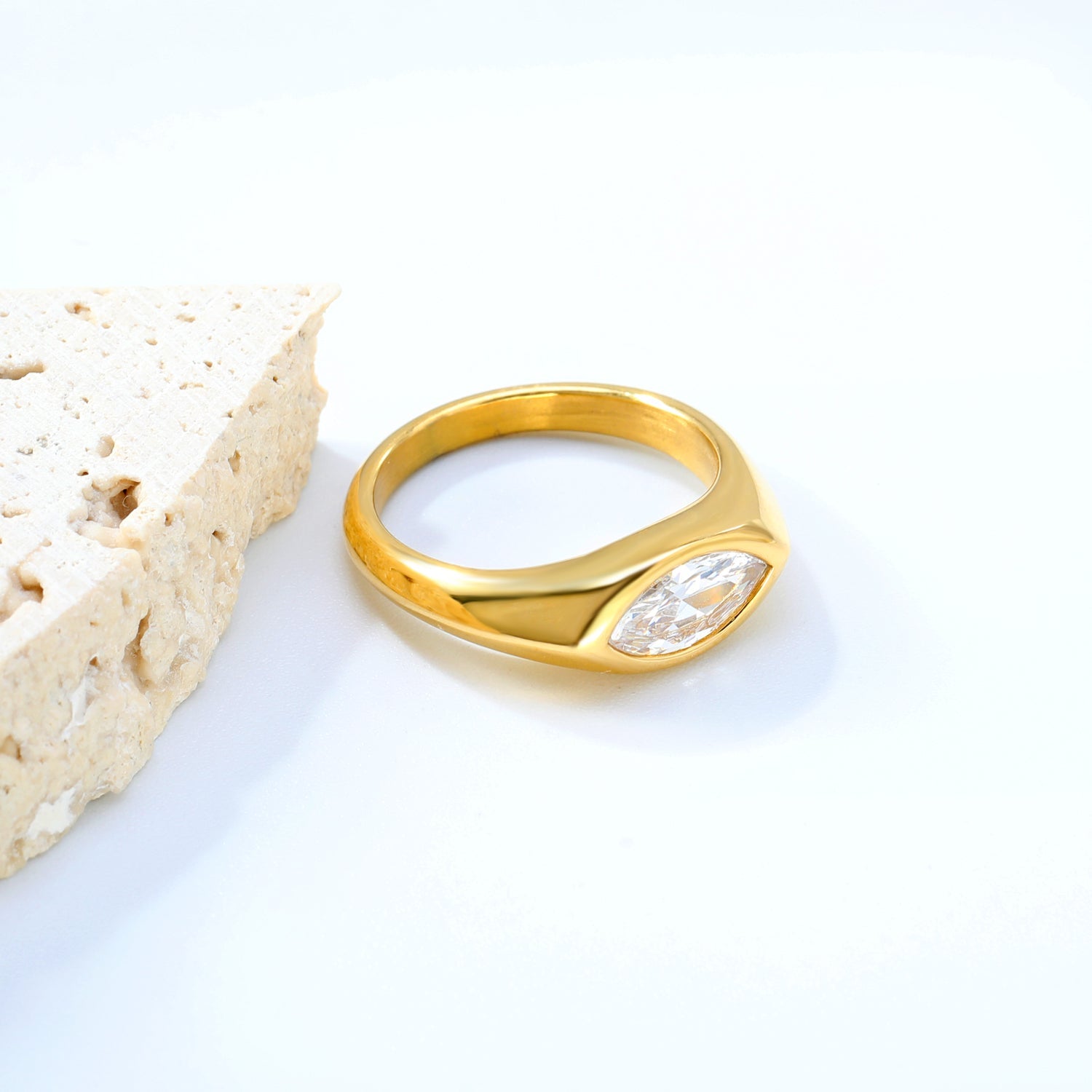 Witte zirkonia inlegring