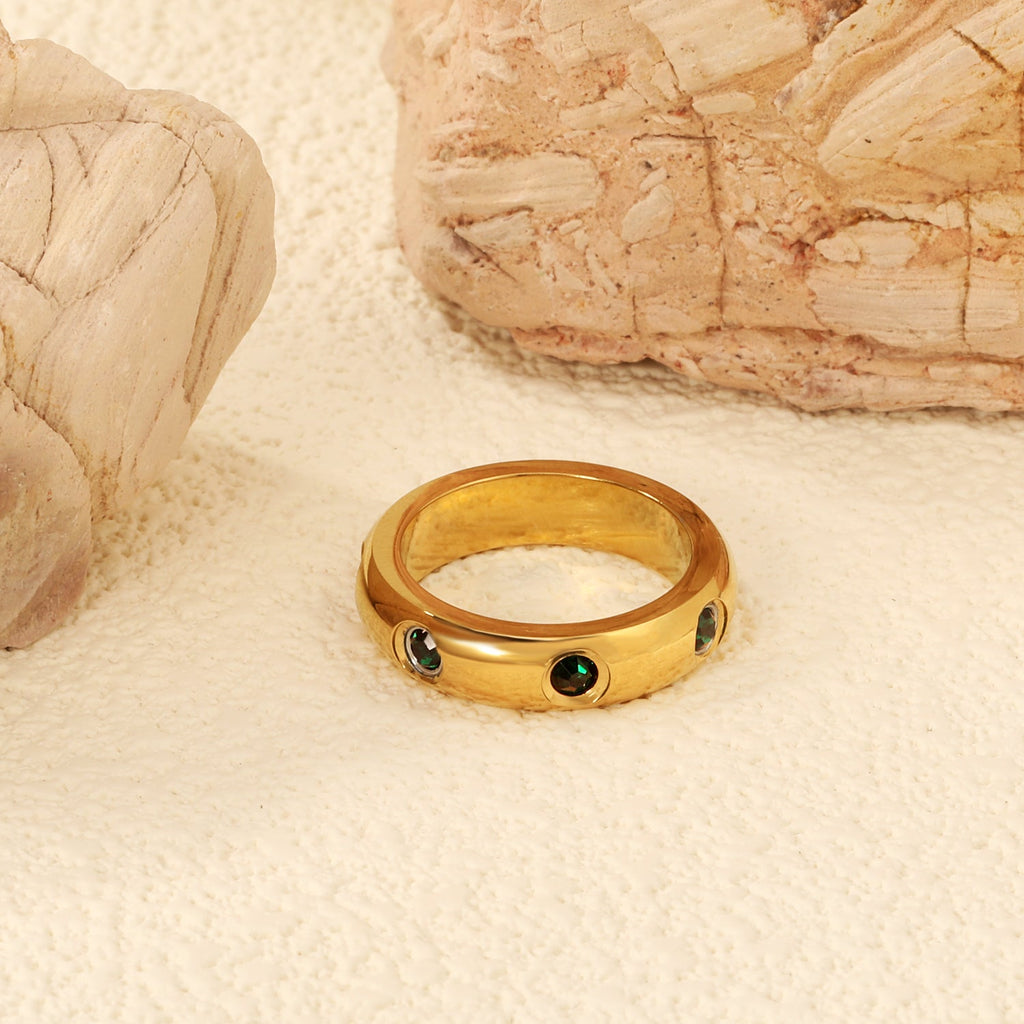 Solitaire ring met groene diamanten