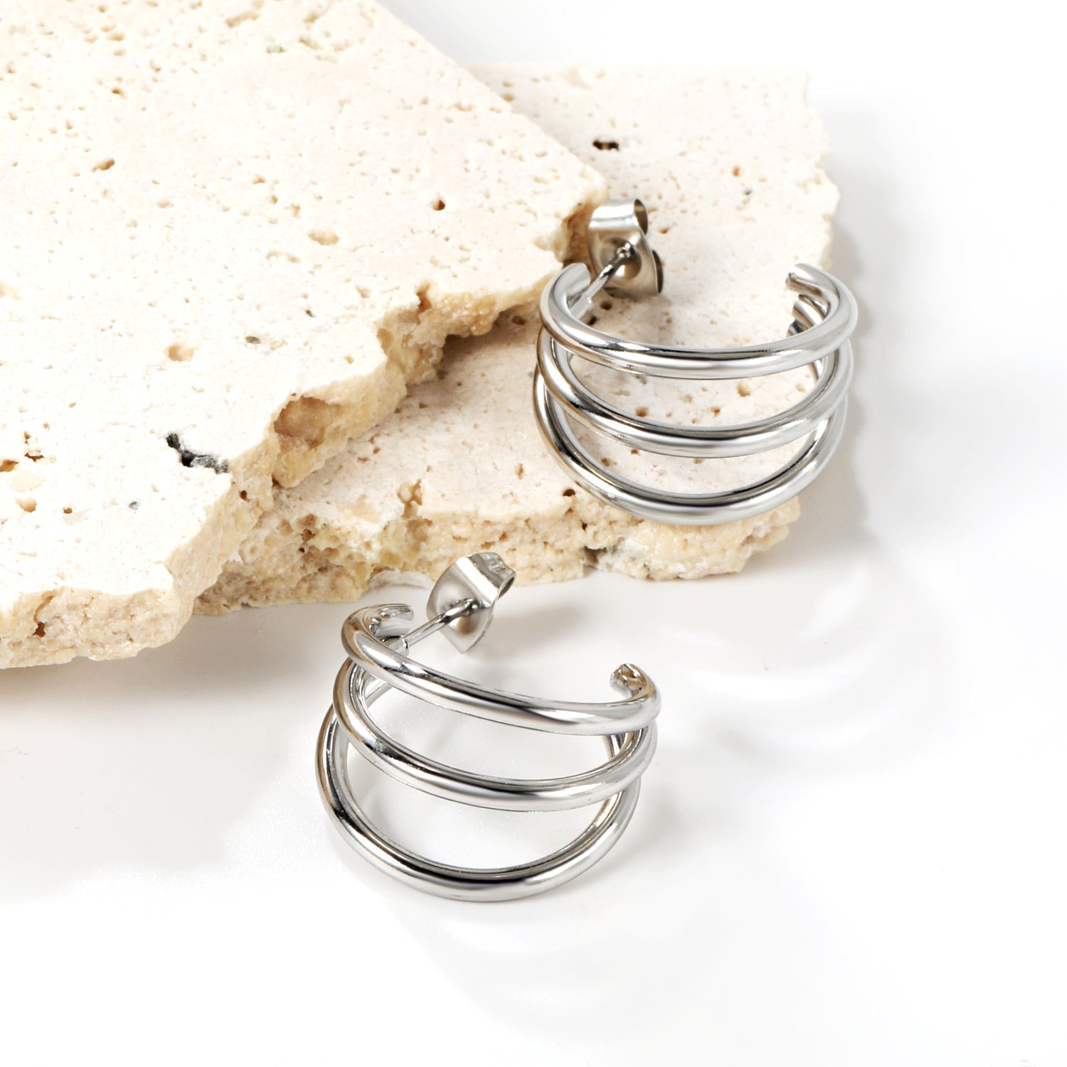 Laag C-ring oorbellen