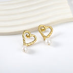 Hartvormige oorbellen met witte parels