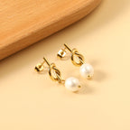 Touwknoop met witte parels oorbellen