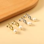 Touwknoop met witte parels oorbellen