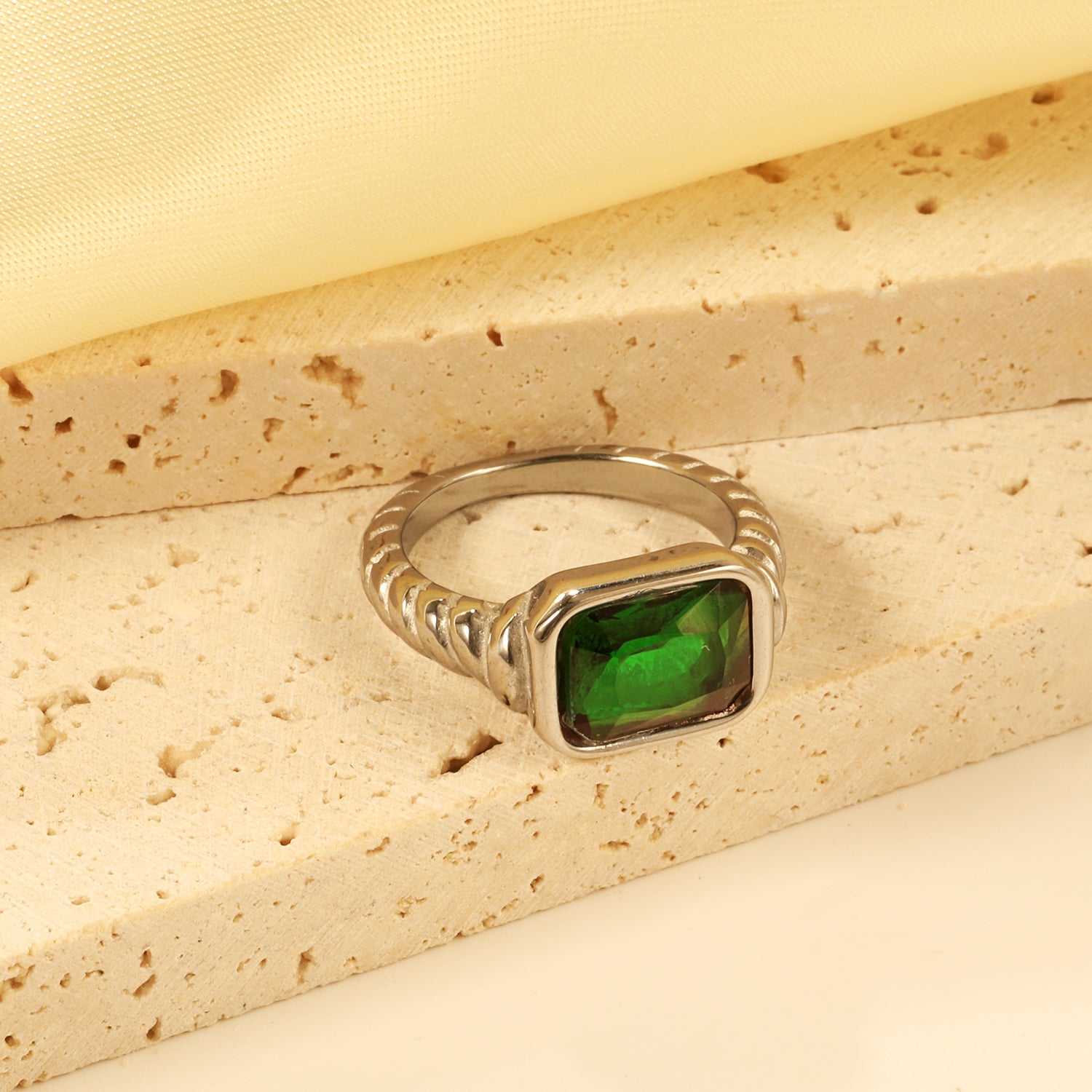 Oversized groene diamant-schroefbandring