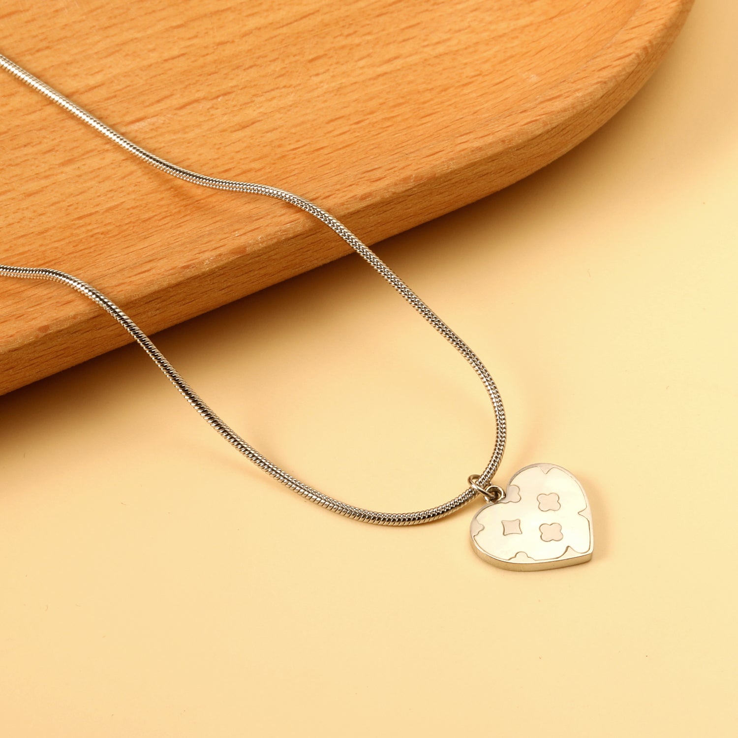 Hart Klaver Witte Schelp Ketting