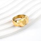 Bague large torsadée surdimensionnée martelée