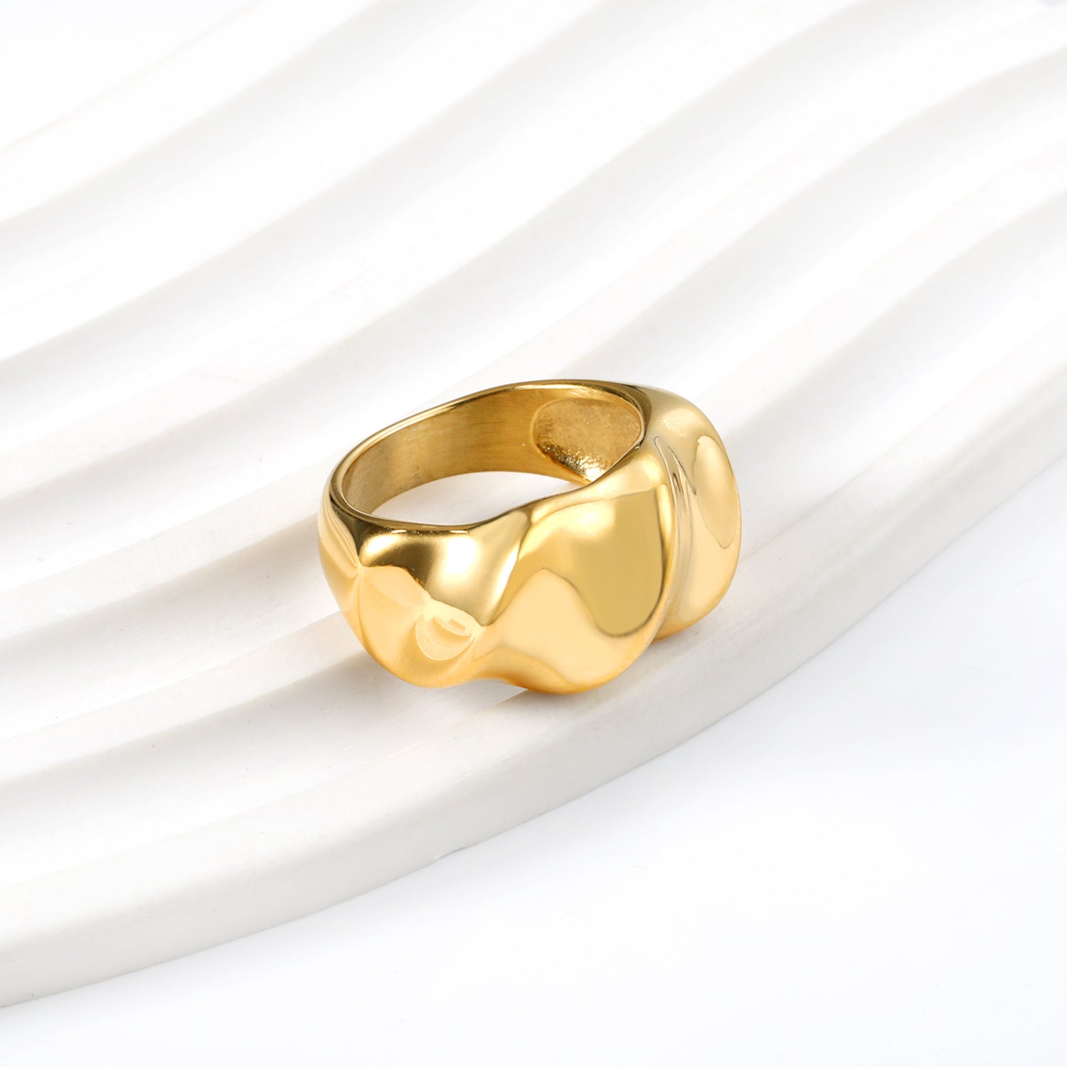 Gehamerde oversized twist brede ring