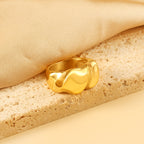 Bague large torsadée surdimensionnée martelée