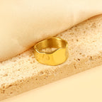 Bague incurvée surdimensionnée exagérée