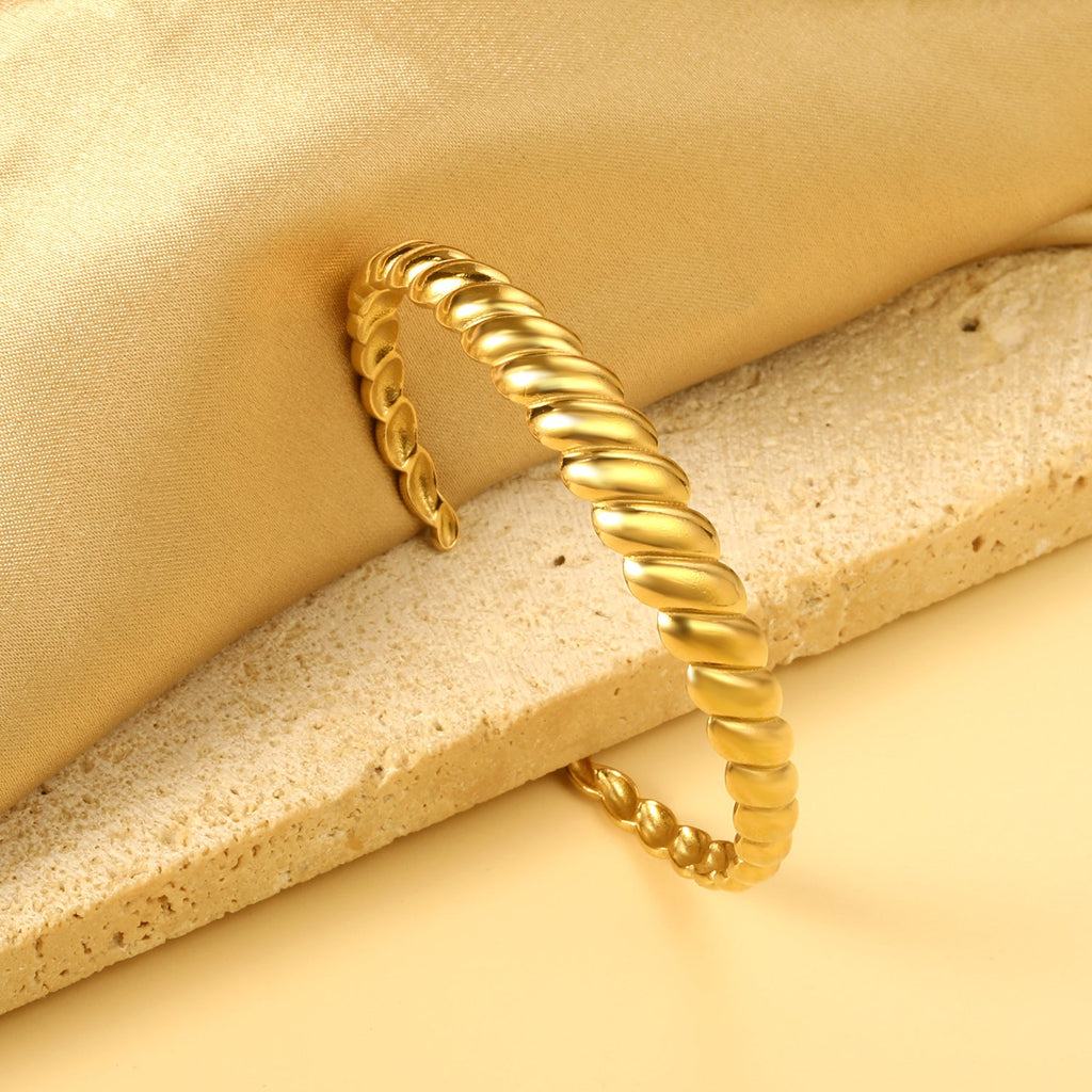 Open gedraaide patroonarmband