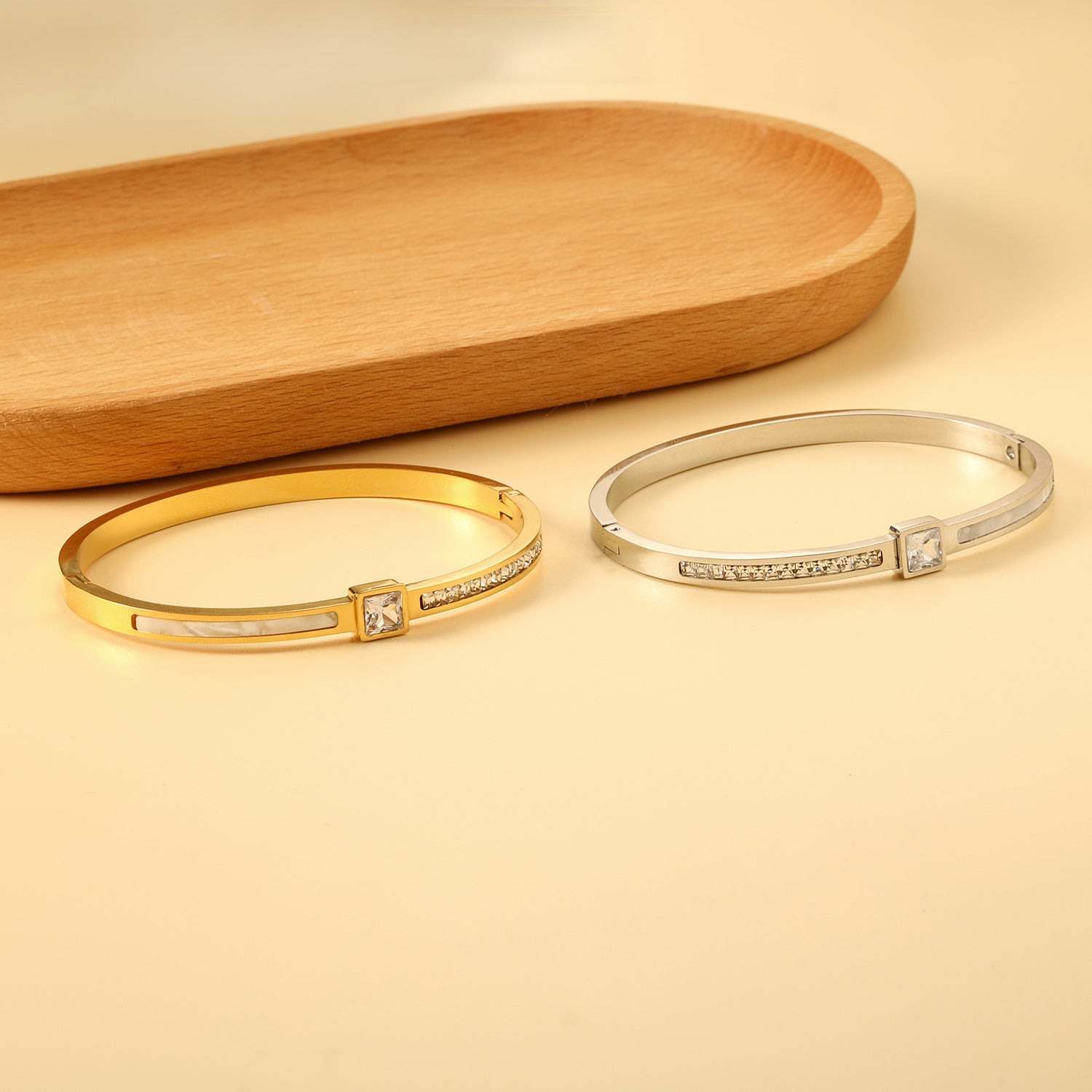 Rechthoekige armband met schelp en diamant