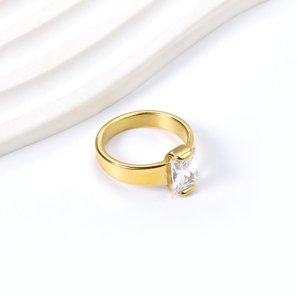 Vierkante solitaire ring met witte diamanten