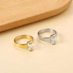 Vierkante solitaire ring met witte diamanten