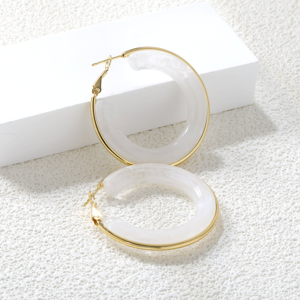 Ronde oorbellen met veelkleurige harslussen