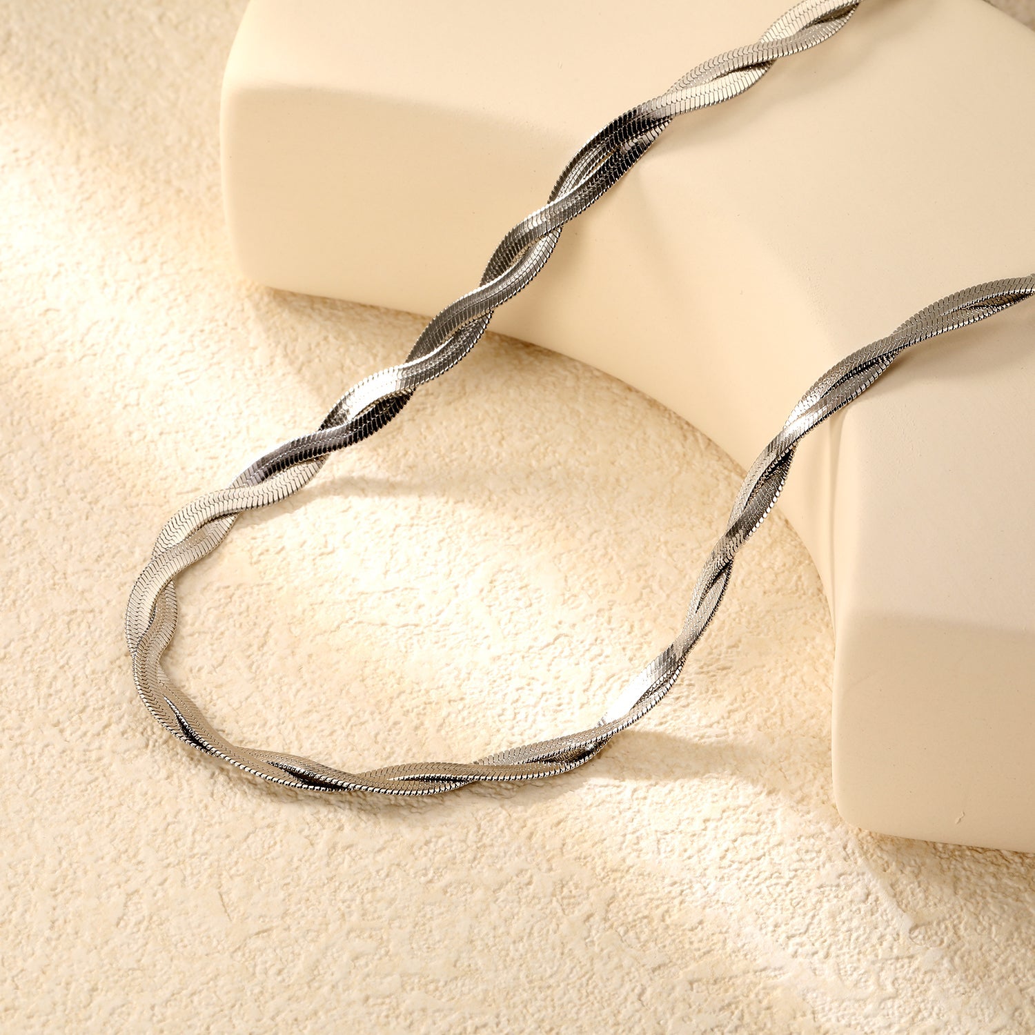 Gekruiste dubbele streng ketting