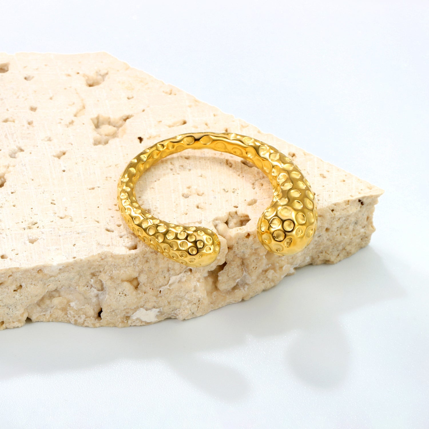 Gouden ring met pit
