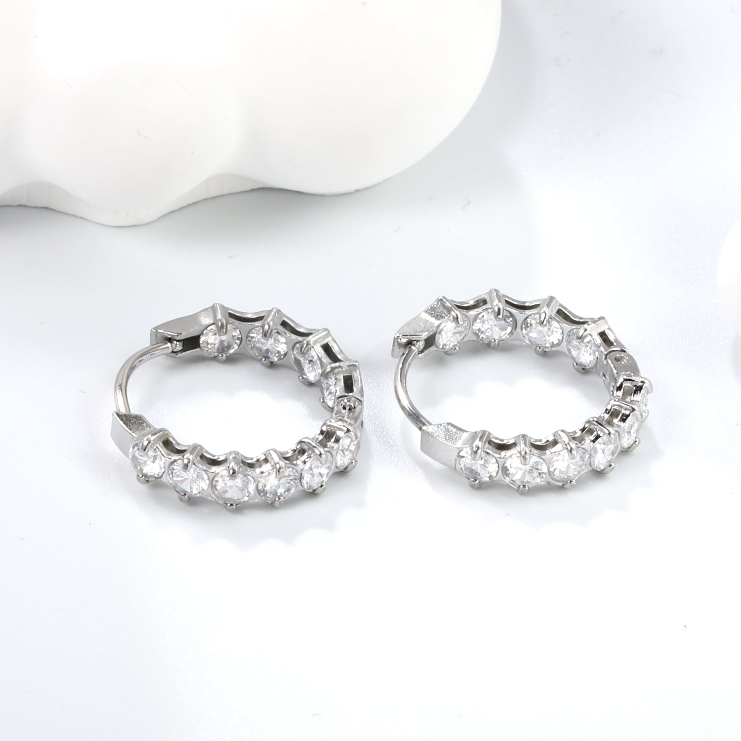 Dikke zirkoon oorclips