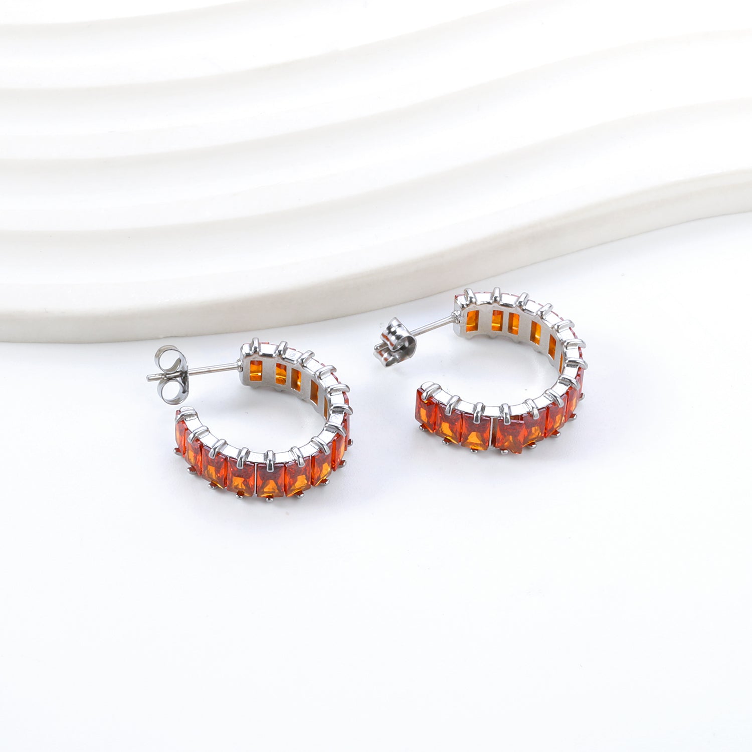 C-vormige oorbellen met twee grepen en zirkonium