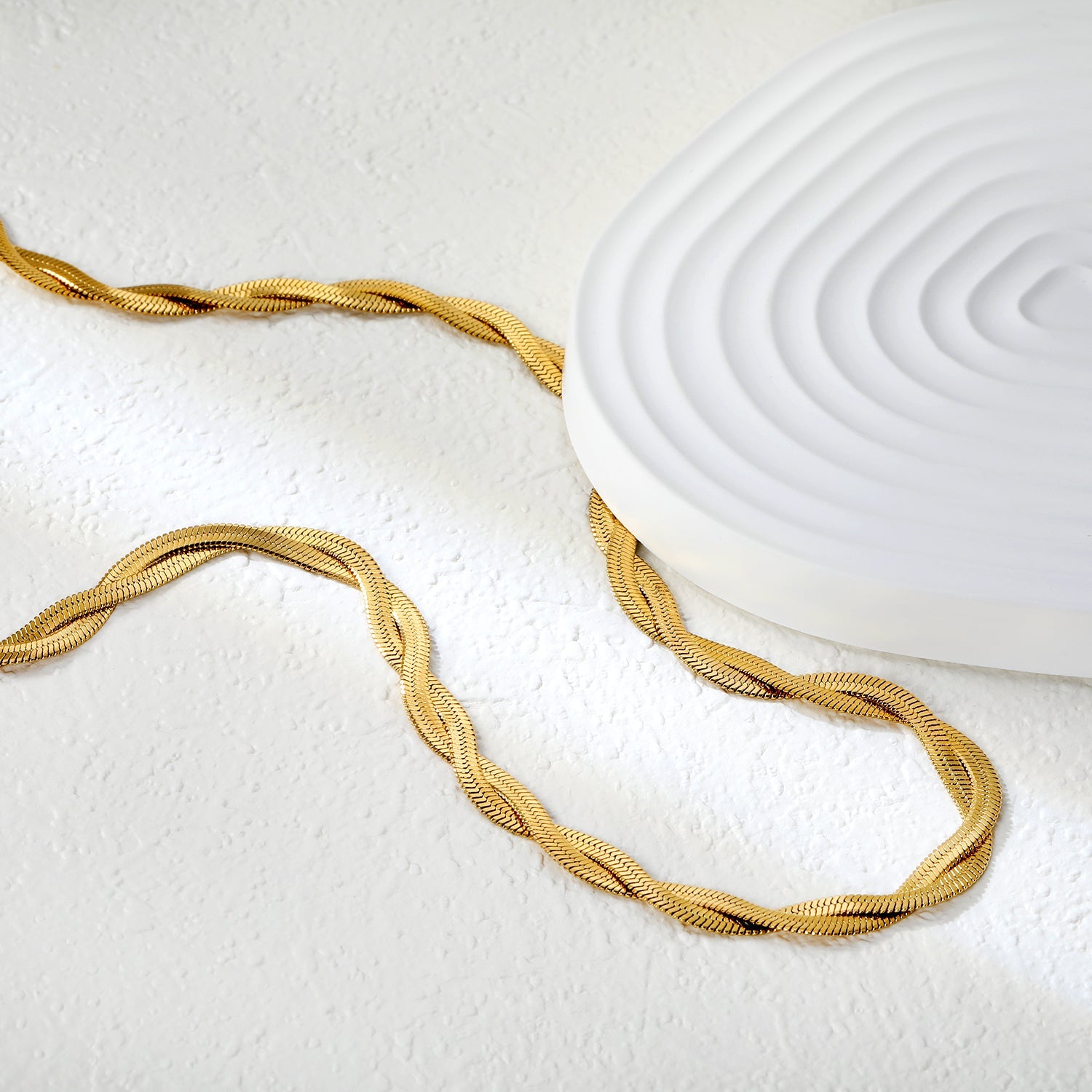 Gekruiste dubbele streng ketting