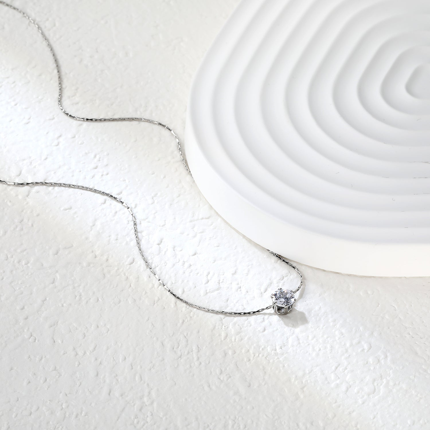 Ketting met zespuntige witte diamanten hanger – tijdloze elegantie van staal en goud