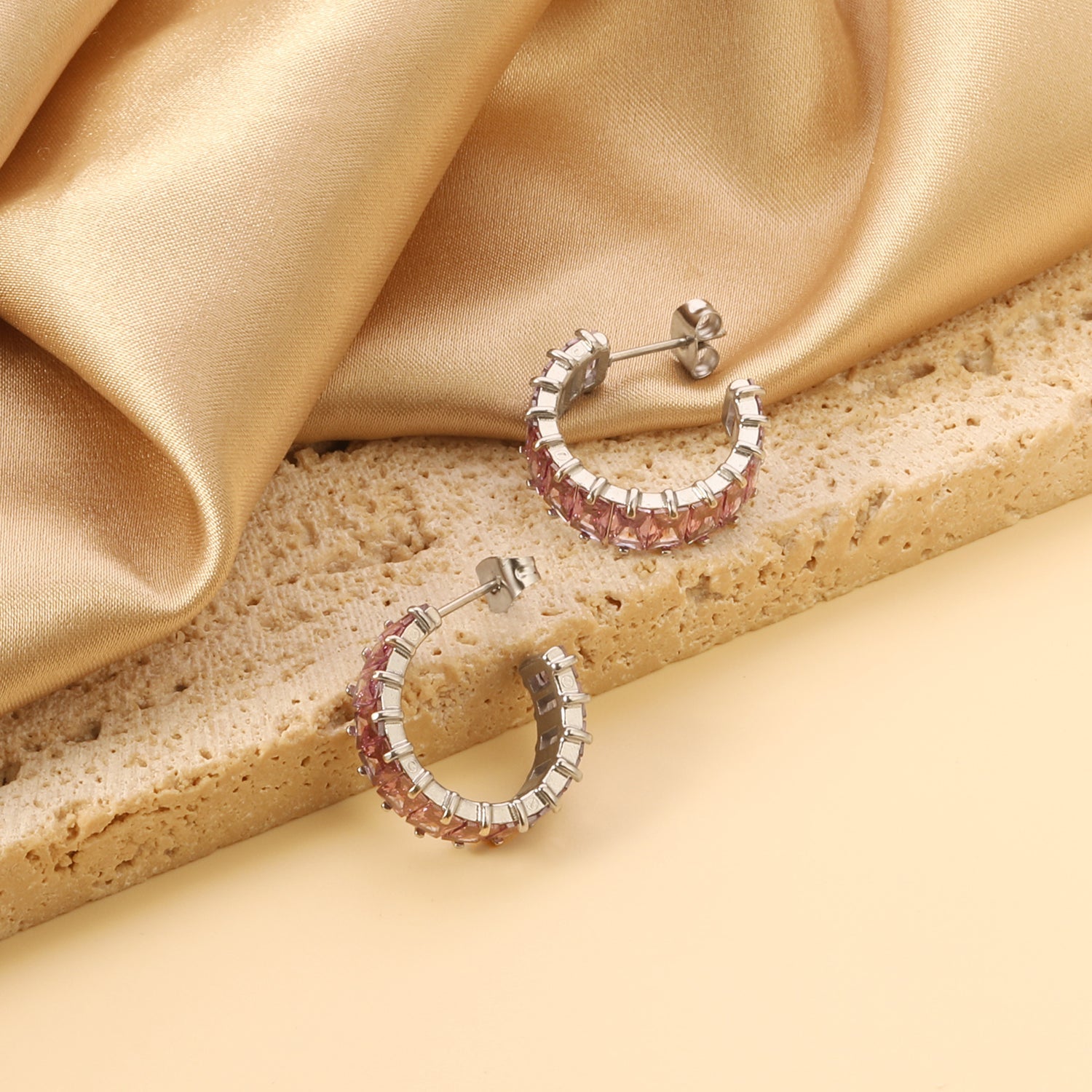 C-vormige oorbellen met twee grepen en zirkonium