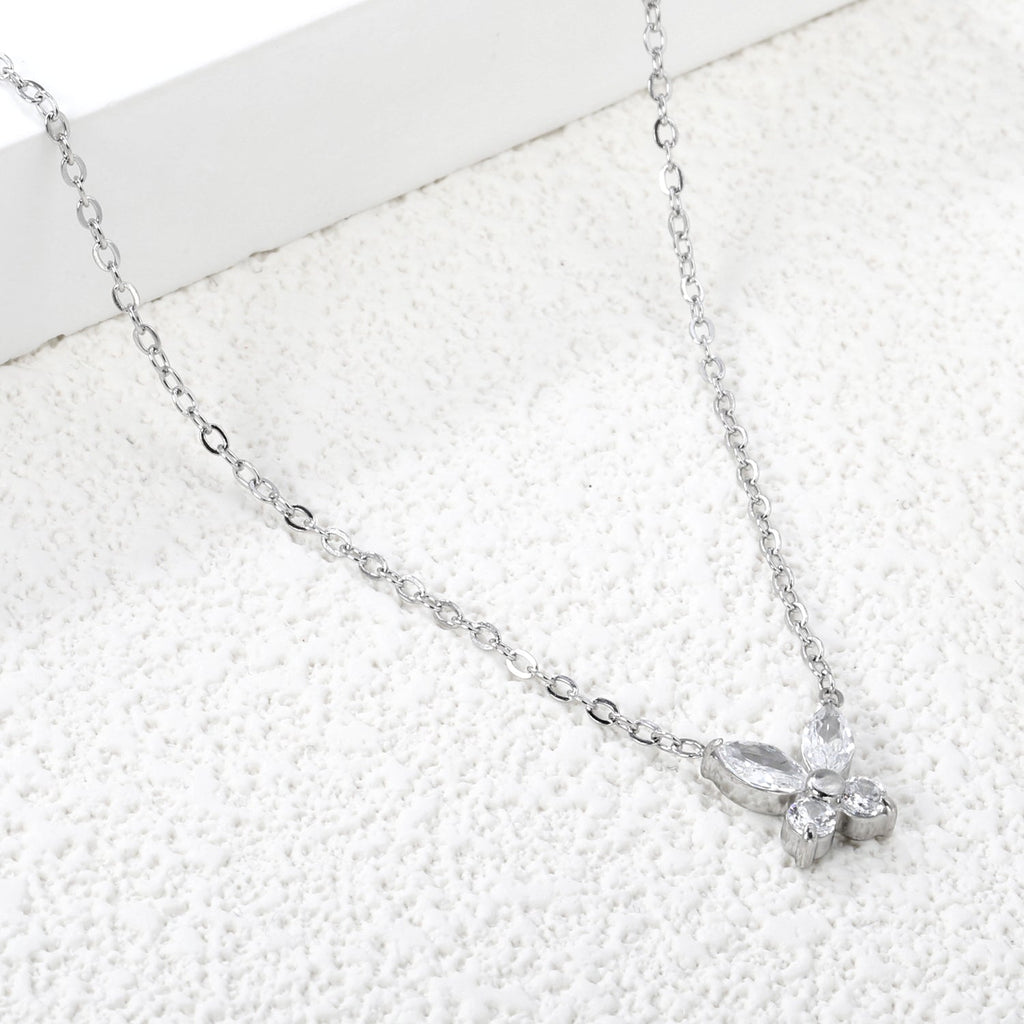 Ketting met vlinder en witte diamanthanger