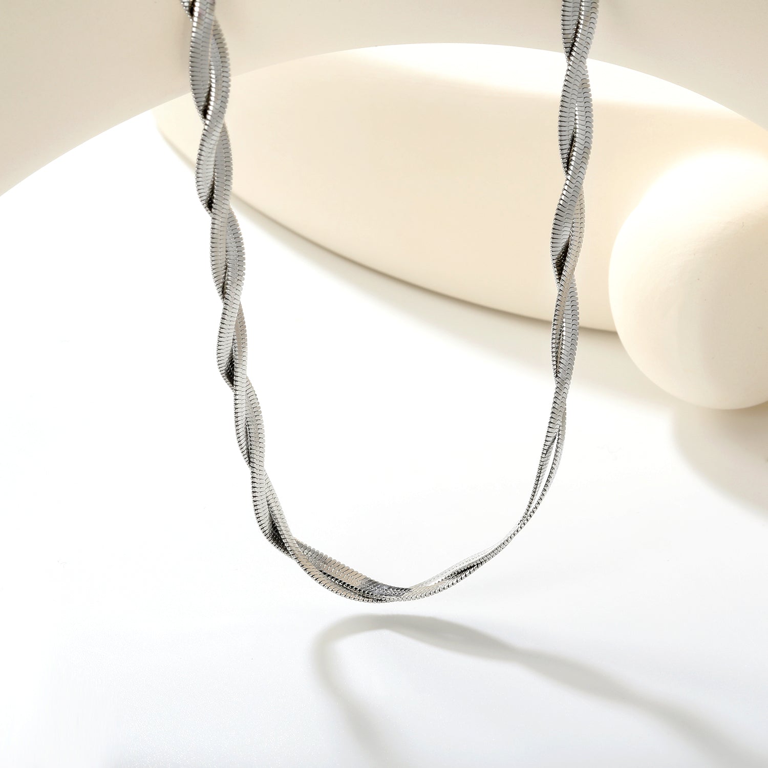 Gekruiste dubbele streng ketting