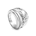 Dubbellaagse gehamerde gouden ring