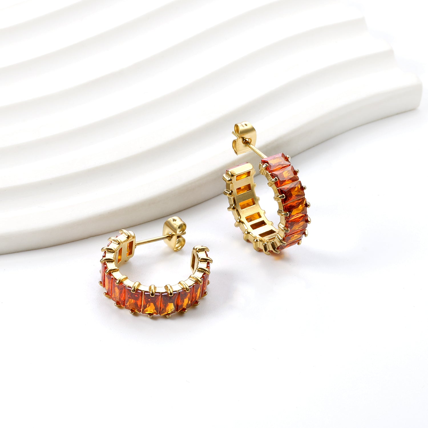 C-vormige oorbellen met twee grepen en zirkonium