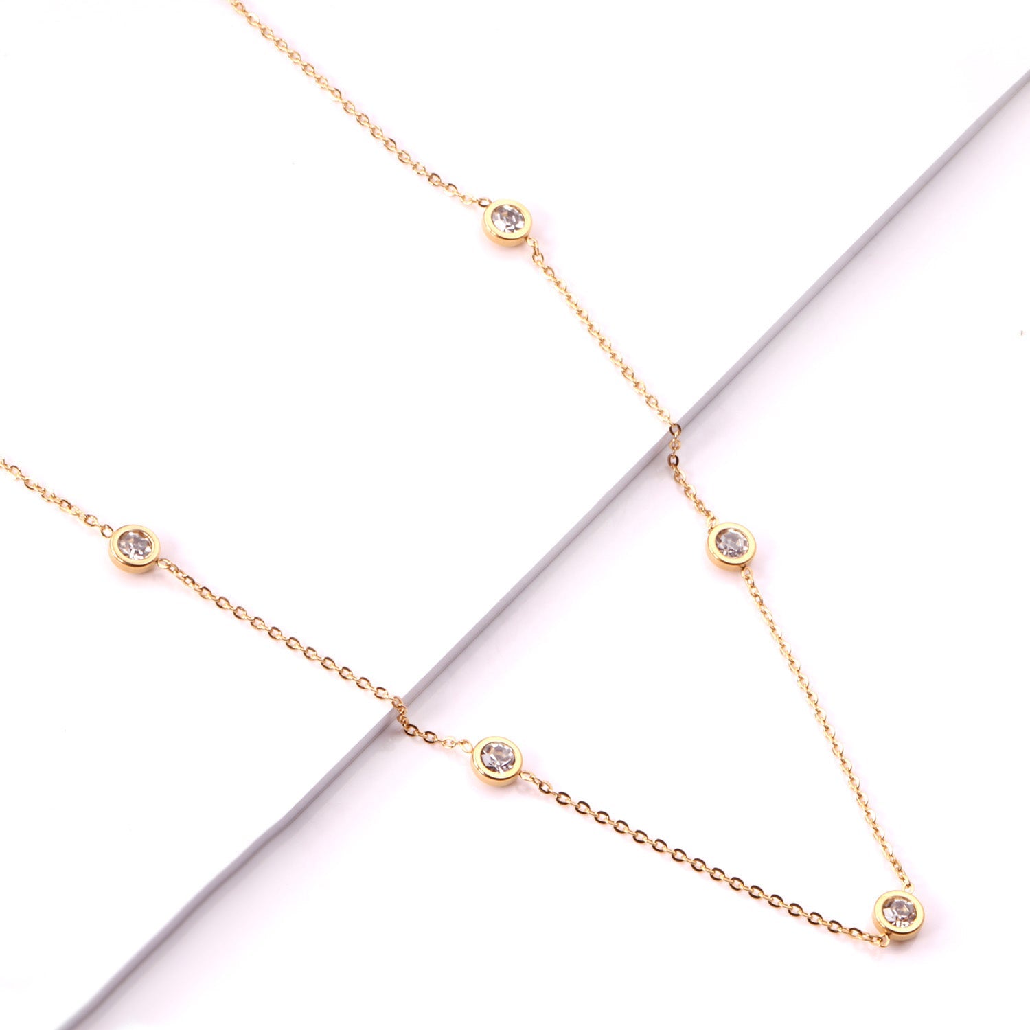Ronde hangerketting met gemengde en witte diamanten