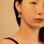 Touwknoop met witte parels oorbellen