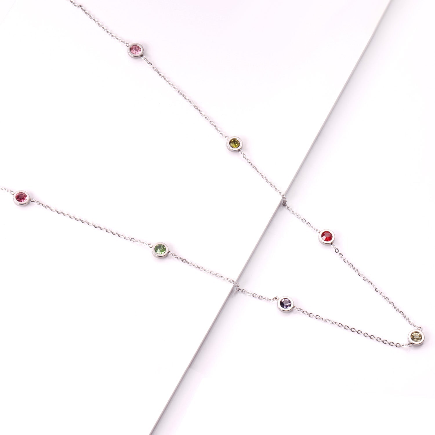 Ronde hangerketting met gemengde en witte diamanten