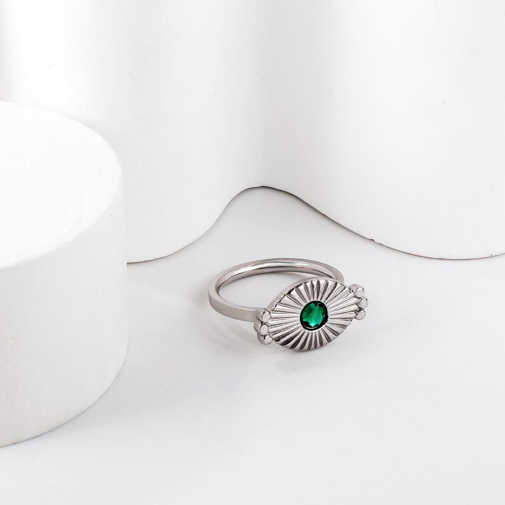 Zonvormige groene stenen ring